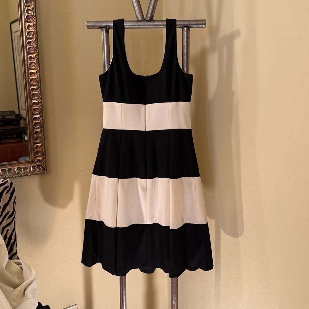 Banana Republic Black and Cream Classic Knit Stripe Dress Size 2. Like New - Picture 4 of 4